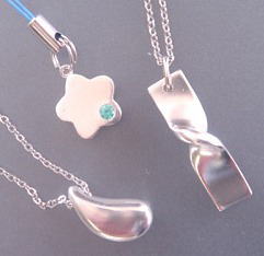 アートクレイシルバー体験講習作品例 店内イメージ